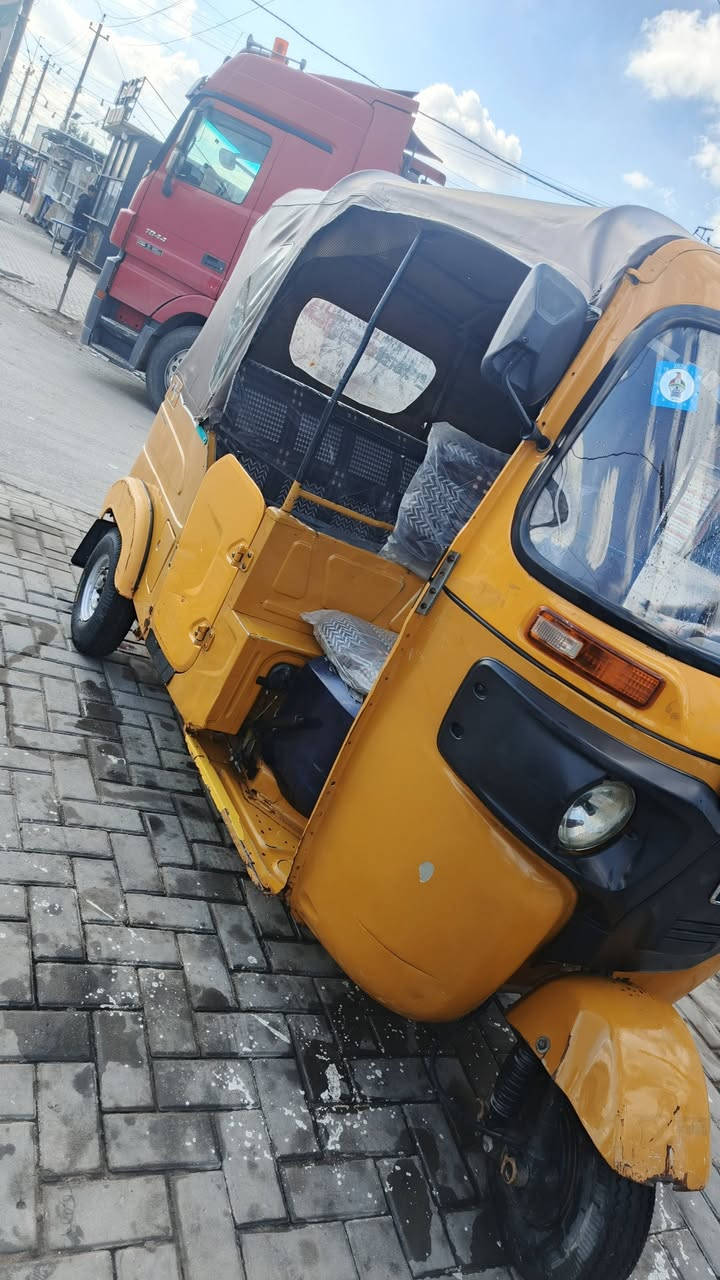 سلام عليكم تكتك موديل 21مرقم بغداد نكليزي هزة قبل سبوع سعر 7مليون و بية مجال عنوان البياع ***********
