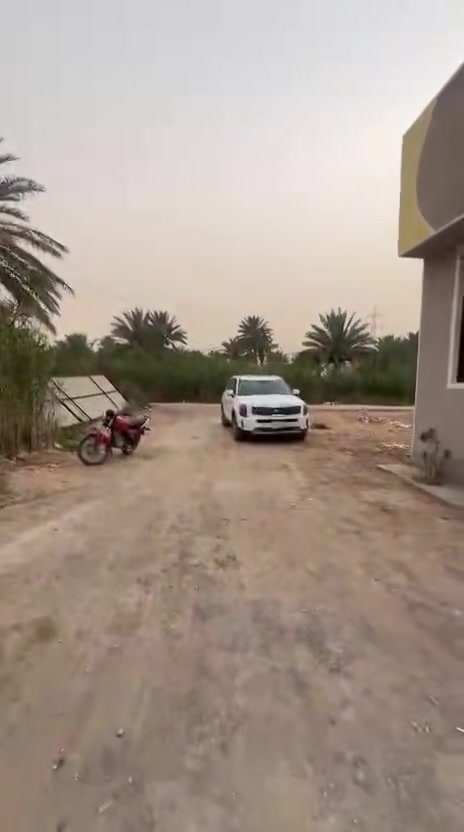 سلام عليكم 
للبيع دار مساحته ٦٠ متر طابق واحد طابوك 
مجمع الحياة خلف قاعة سوفانه البيت جاهز للسكن 
للاستفسار اكثر 
***********
***********
