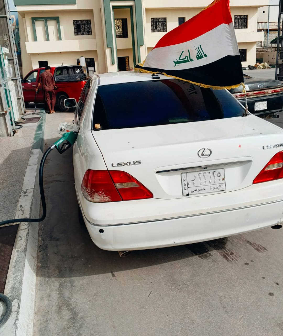 لكزز موديل 2002 باسمي السياره بيها باب خلفي مبدل وكاله سياره مكينه وكير كفاله نوع السياره LS430 
 هزه كامله منتضر رقم الجديد 
لتوصل ***********
