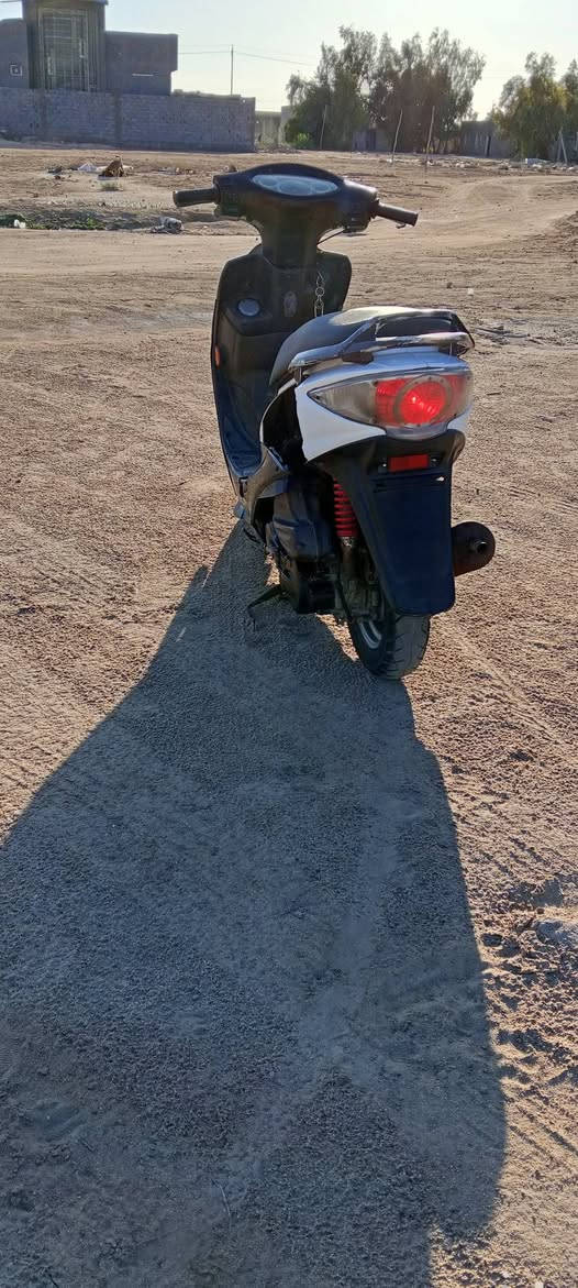 السلام عليكم
كامكو G4 للبع دراجه كامله وما ناقصها برغي 
سلف هندر نكره 
اشاير يمنه يسره
هورن عالي 
لايت عالي ناصي 
بنزات جدد
باتري جديد 
كفرات مختمه ختم واحد 
سعر مناسب 375 وبيها مجال 
مكان طريق كربلاء نجف
الدراجه فقط مجفته تجفيت اصلي 
***********
