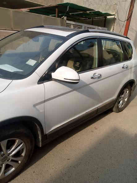 سلام عليكم 
سياره HAVAL H6 2016 
سياره معروفه بدون اي حادث 
بيهه شخوط خفيفه شوفت عينكم 
سياره نظيفه مال بيت 
ماشيه150
صدرهه جديد باتري جديد سياره كامله ما بيهه اي نقص 
عنواني : بغداد 
السعر : 125
رقمي : ***********
متواجد واتساب
