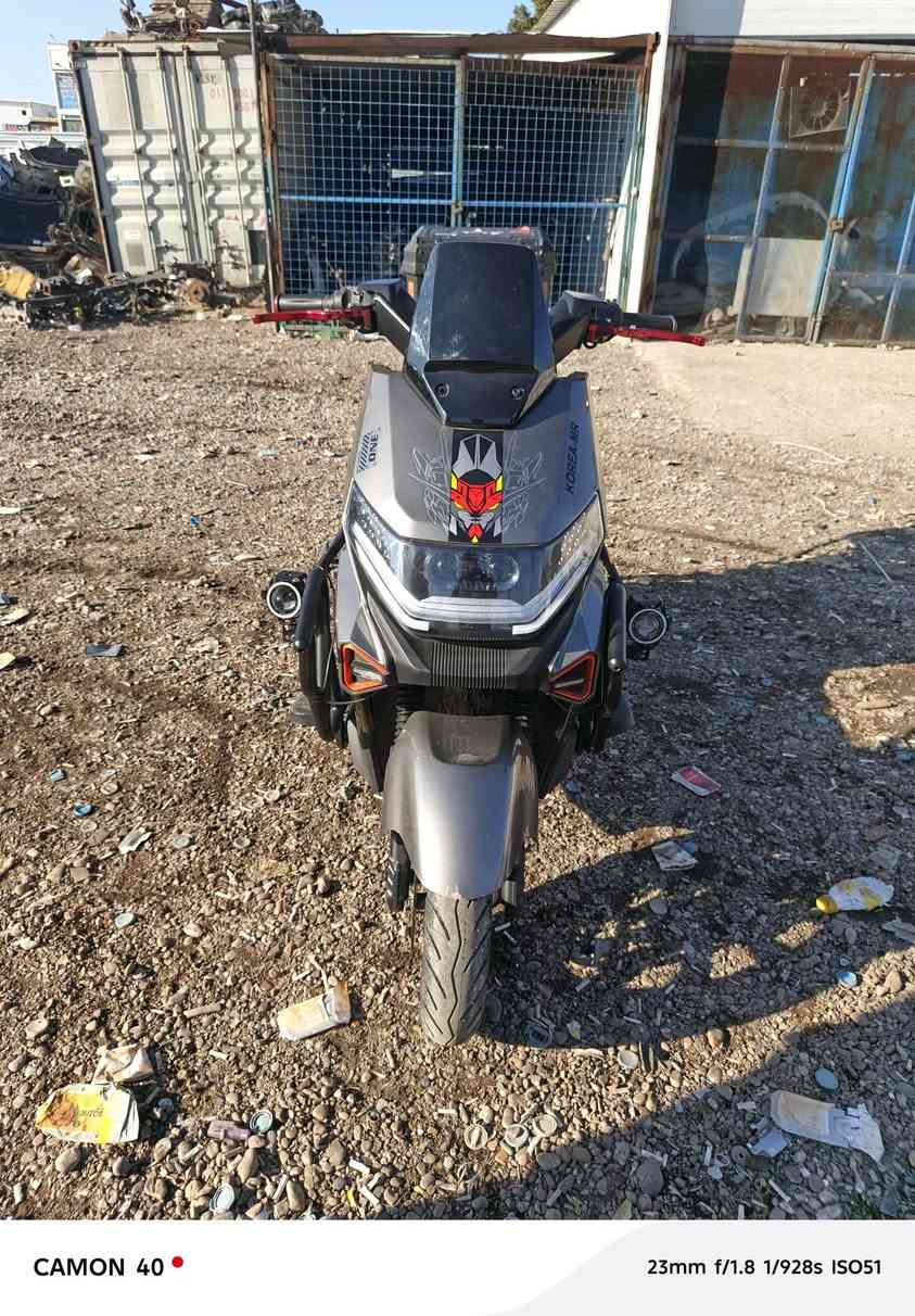 السلام عليكم دراجه مسطره ست بطاريات دراجه صار لها عشره ايام نازل من الرمبه سعر 900 وبيها مجال مكاني بغداد الشعله ***********
