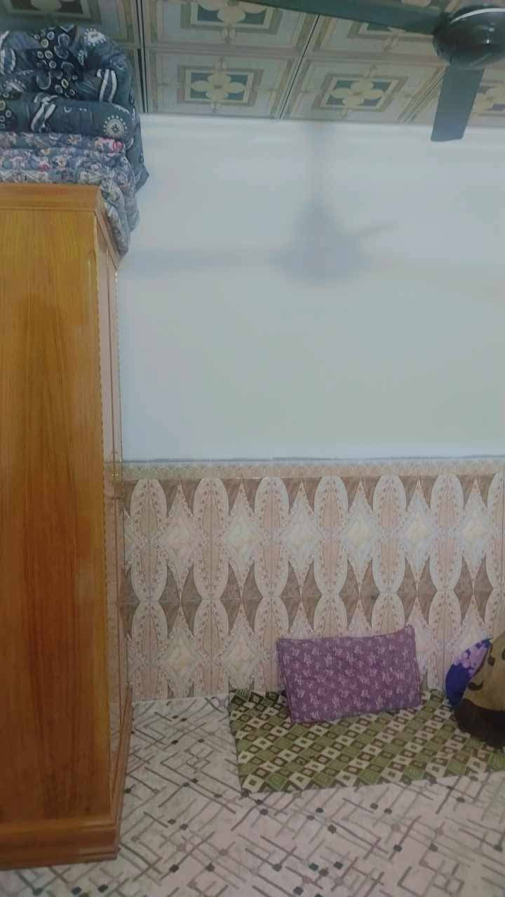 سلام عليكم دار للبيع المساحه 60 متر عنوان البيت كوفه منطقه السهيليه قريب جسر الإمام علي البيت زراعي سند 25 يحتوي على غرفتين ومطبخ وحمام داخلي وخارجي وصاله مفتوحه ع المطبخ للاستفسار تصال على الرقم *********** مامتواجد فيس أو مازنجر وتساب وتصال فقط
