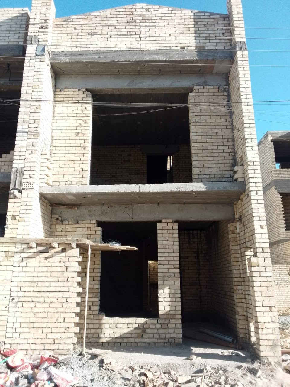 السلام عليكم شركه الخير للمقاولات العامة للبناء بلقسط ولنقد سعر ألمتر الهيكل 190 الف فما فوق شامل الموافقات للاستفسار على  الأرقام
*********** حسين
*********** ابو حنين
