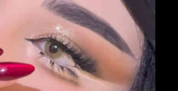 هلو حبايبي شغل زبونتنه مكياج عرايس وتخرج وخطوبه زورونه صالون داليا حي موضفين يم مدرسه الولاده اي استفساروحجوزات عله هذا رقم ***********
