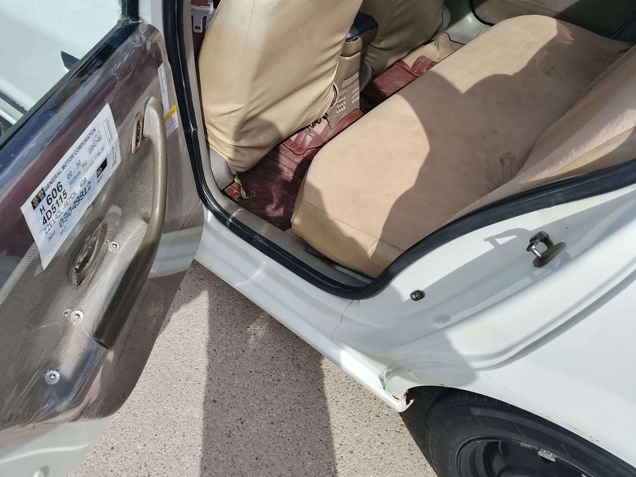 سلام عليكم سياره سمند سورن للبيع موديل ٢٠٠٩ كير ومحرك كورلا بيكاتشو ١٨٠٠ اوتوماتيك مشط جديد صدر امامي جديد صدر خلفي جديد دبلات جدد منظومة زنون شمسي للعالي تخم تاير جديد تايرات جدد شاشاه ايباد بطاين جدد اشاير بل مري كشن كهرباء تبريد امامي خلفي نقصه كمبريسر سنويه بعدهة مساقطه دوشمه جديده غرفته جديده  تحويل ثاني يوم كهربائيات كلها شغاله ضررها البنيد طاير على القماره والقماره بيها صبغ والبنيد راجع رقم واسط السياره مال موضف على كد التوصيل ميشتغل بيها تكسي مال بيت هاي تفاصيل السياره السياره حلوه وكامله ومكفوله من الخياس تعال وبيك خير وتدلل الرقم *********** واتساب وخاص موجود وبل خدمه
