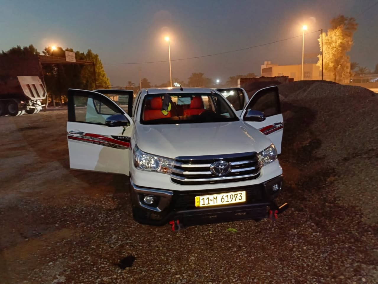 السلام عليكم 
للبيع تيوتا هايلوكس 
موديل :2025 
الموصفات:سياره ساز 
شاحنه واير ليست 
مري شفط 
وبعد معروفه موصفات الساز
السياره مكفوله كفاله عامه 
ماشيه 42 الف 
الرقم :بغداد 
السعر 310 
للاتصال والاستفسار عل الرقم
‭0782 304 9692‬
