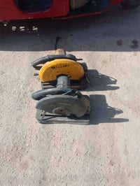 كثرات واغراض شحن للبيع للاستفسار اتصل بالارقام بهن واتساب 07765765696