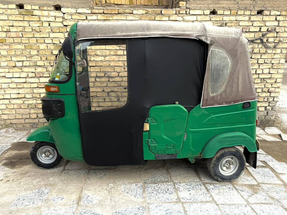 تكتك ٢٢سنويه ورقم مكانها بغداد /تاجي
***********
