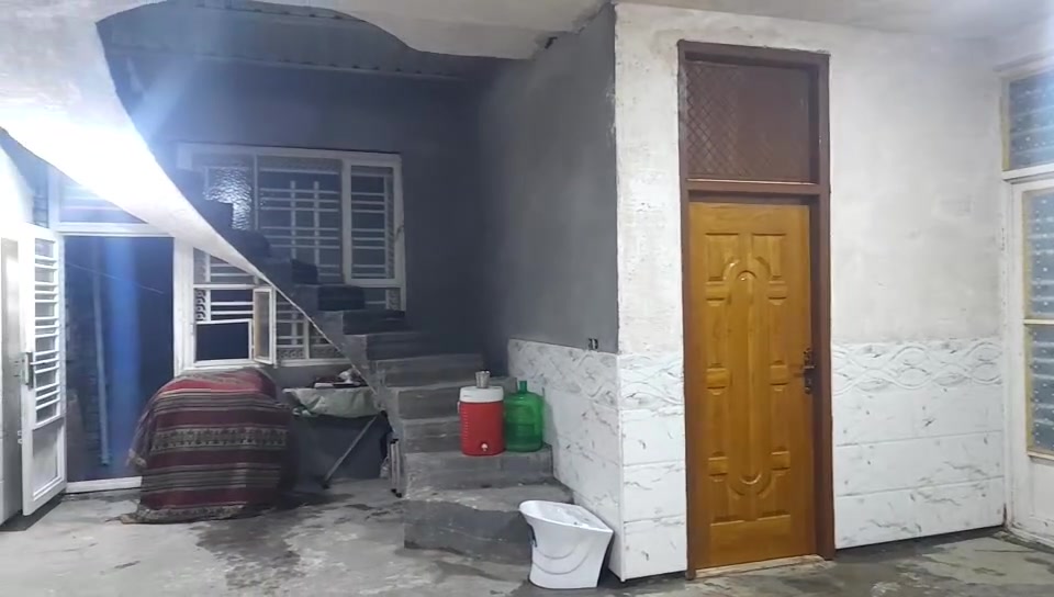 (بيت للأيجار مساحة 222متر )
طارمة +حديقة + مجمع صحيات داخلي +مجمع صحيات خارجي 
مناور 2+ستقبال +صالة +مطبخ +غرفة نوم 
العنوان:ابوجوعانه الزراعي قرب شقق آل سماوي 
الرقم :***********
