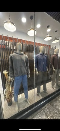 استيج. ملابس حديد تفصال   العرض 3 متر او الرتفاع 240    قاعده  رجلين  ...