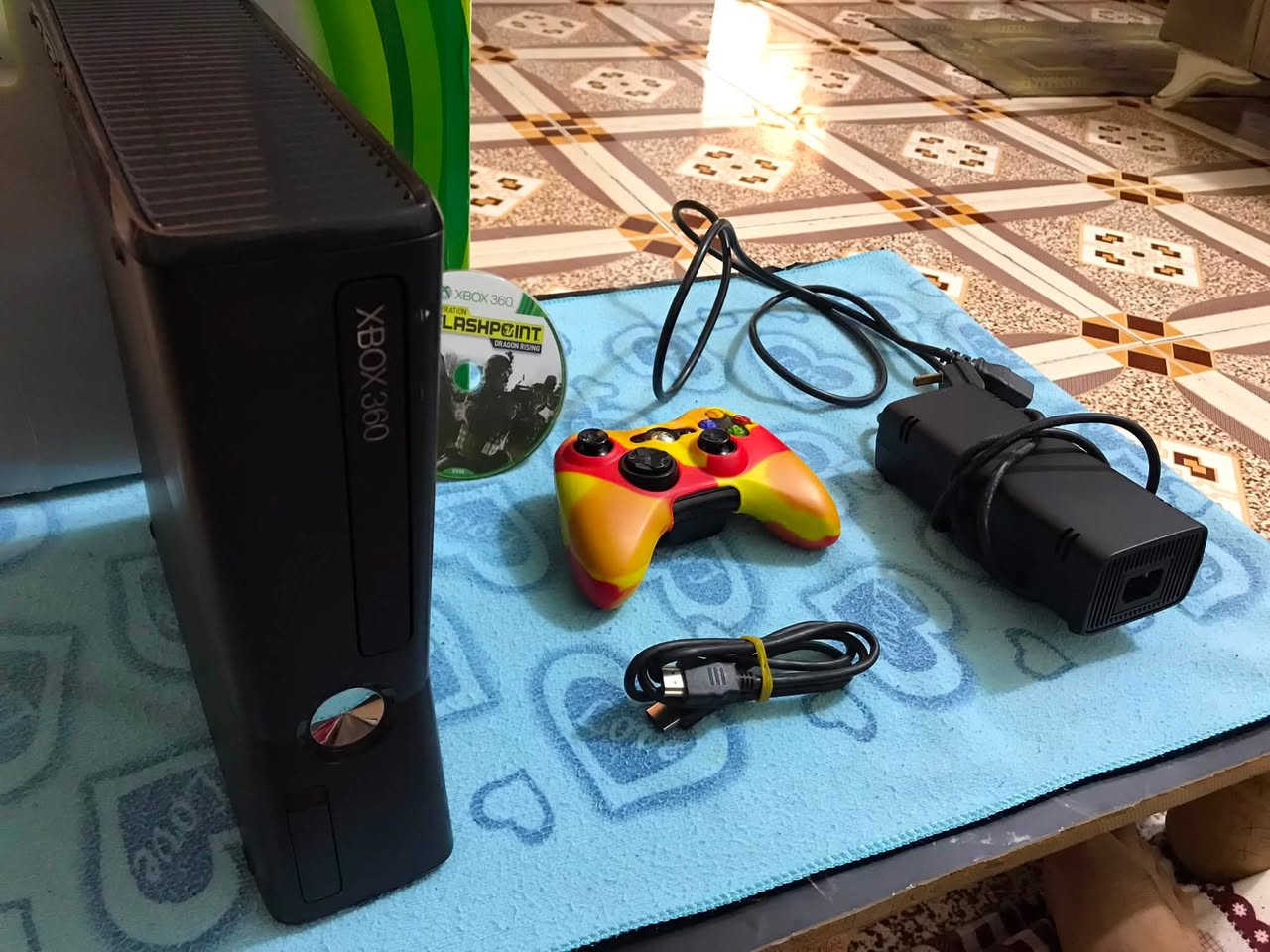 سلام عليكم للبيع اكس بوكس 360 جهاز كلش نظيف مثل ماتشوفه وانظف هارد 250 كيكا يحتوي 87لعبه وقابل للزيادة يده وحده بلادي كارتونه البلادي مكان قرص شغال سلم بصمه احسن نوعيه مكاني كركوك رقم موبايل *********** سعر 105 الف
