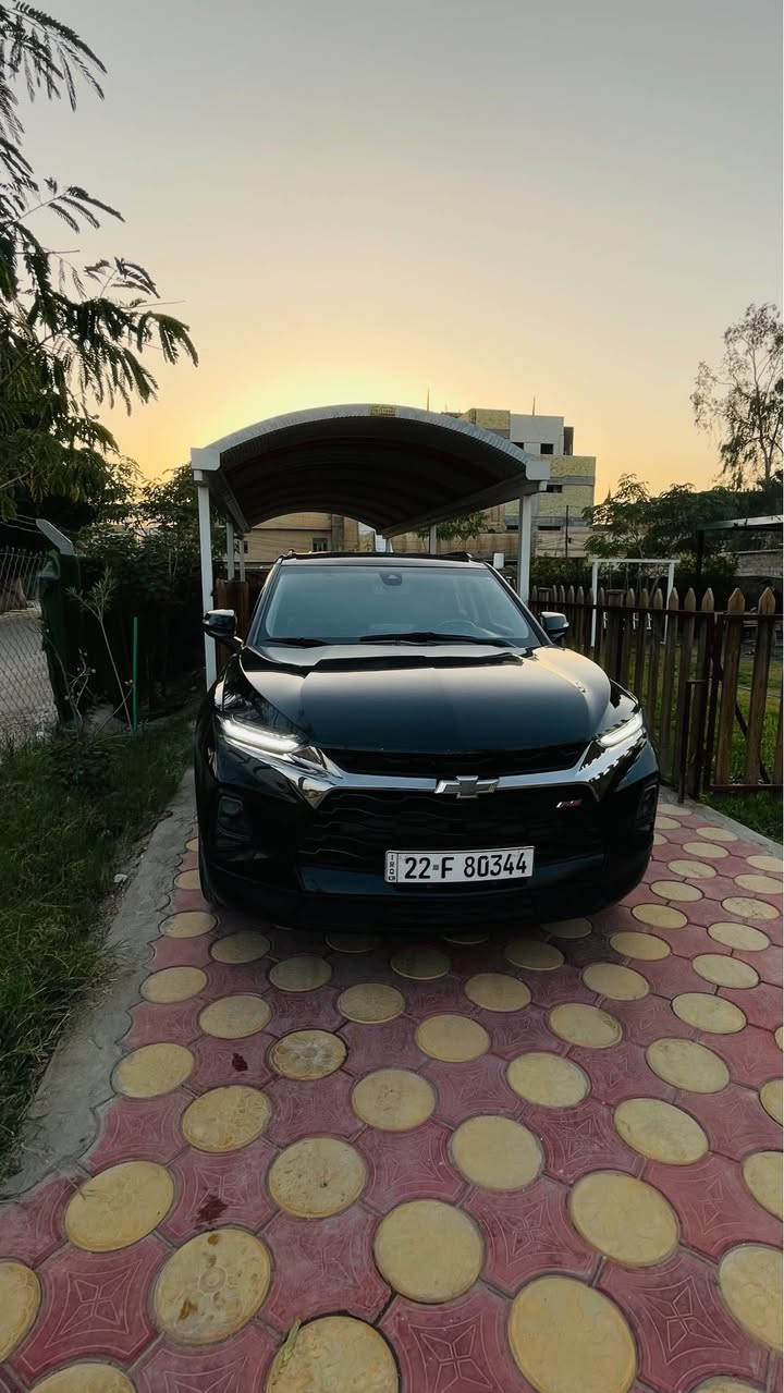 سلام عليكم سياره بلايزر موديل٢٣ فئه RS مكينه ٤ سلندر مواصفاته فول عده البنوراما ضربته باب السايق وجاملغ وشوي من بنيد  سعر ٢٠٥   ماشيه ٣٥ مكاني نجف  رقم *********** النجف, العراق
