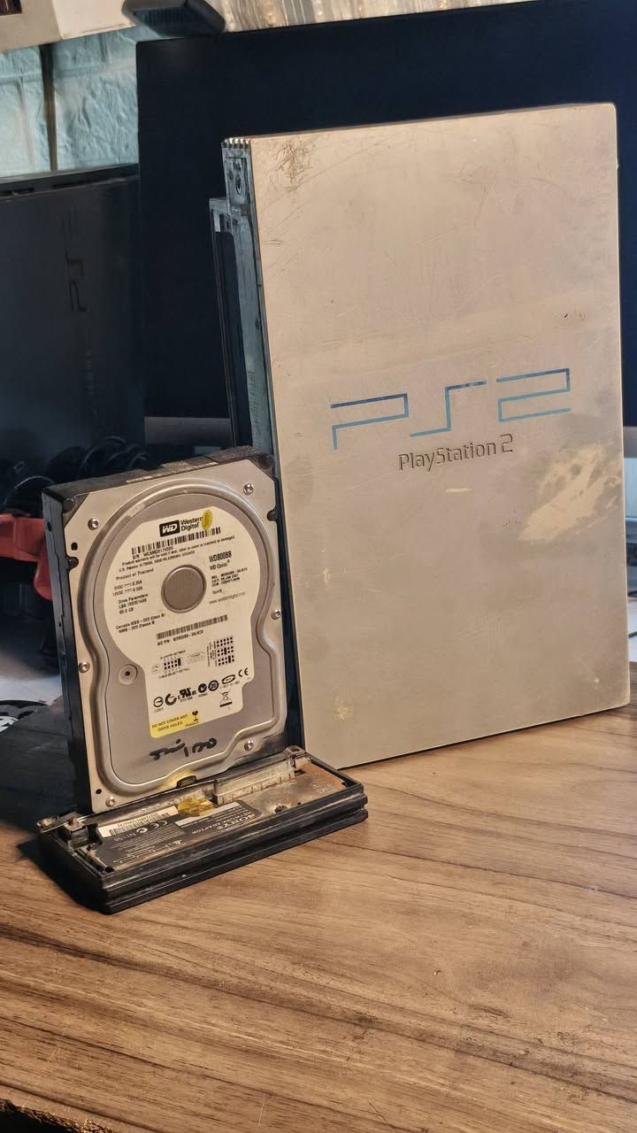 PlayStation 2 🩶
الجهاز الكفر مالته تعبان بس الجهاز شغال مابيه مشاكل 
يجي معاه مودم ساتا وهارد 80 كيكا هوا مالته الخاص جاني هيج ابيعه بسعر المودم ساتا 
فقط جهاز بدون أي ملحقات 🚫
السعر 15 الف ✨ 
متوفر توصيل كافة أنحاء العراق


**إذا كنت صاحب هذا الإعلان وتريد حذفه لأي سبب، رجاءا أرسل رسالة إلى الدعم الفني**