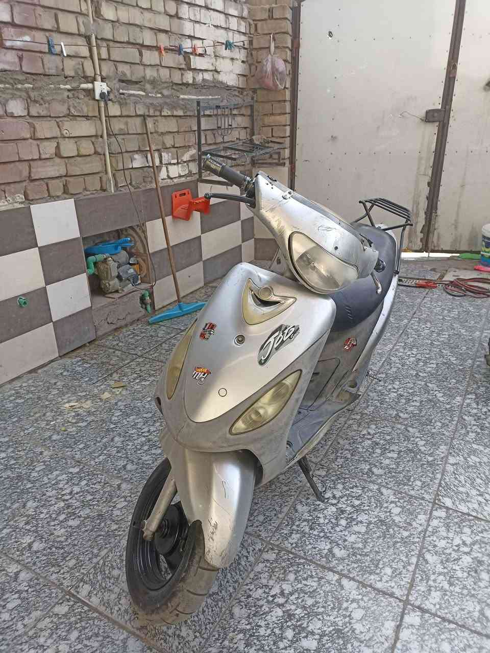 ٣٥٠ بيه مجال قليل ابيع كوم حديد شغاله الدراجه ومابيه اي شي فقط بيه صوت بل كلج الامام او يرادله قمجي بانزين فقط مكان بغداد ***********
