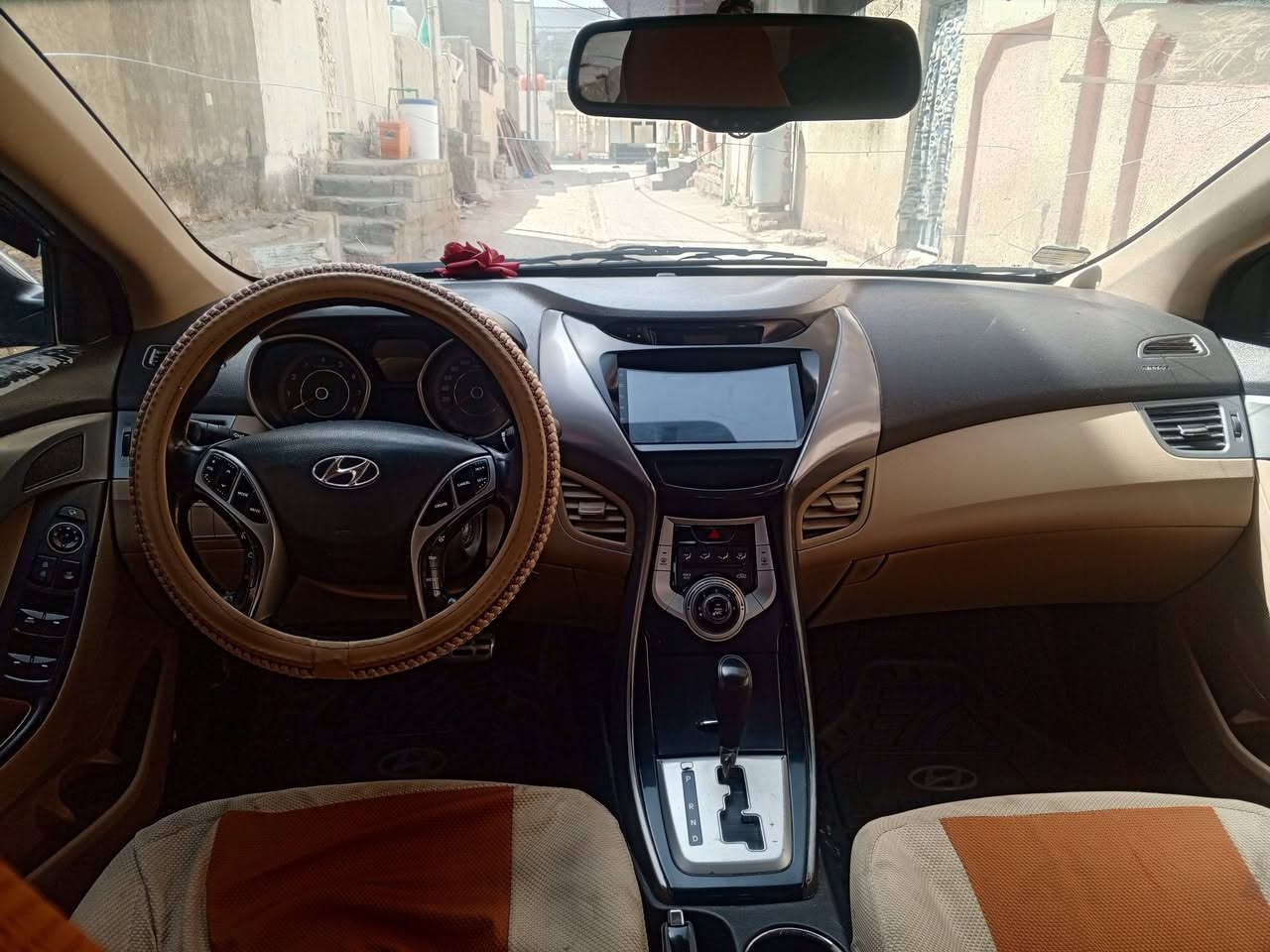 السلام عليكم ورحمة الله وبركاته رمضان كريم 
النترة موديل 2012 نجف فول مواصفات عدى البصمة فتحة بالقمارة  اشاير بالمري تحكم بالاستيرن شاشة بلادية  السيارة بأسمي اني المالك الشرعي السيارة سنوية ماساقطة كير مكينة حدادية 80 % بية رشات صبغ ابيع احزام  السيارة لابية ضربة ولاتبديل مكان السيارة نجف /مشخاب 
*********** 
@إشارة
