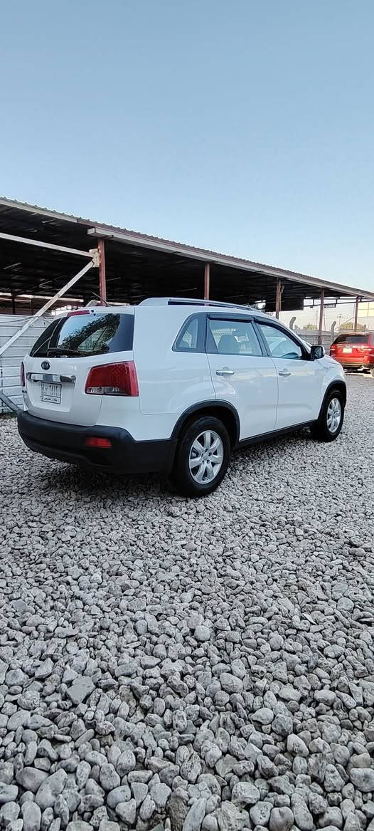 السلام عليكم الغوالي
للبيع أو مراوس 
سورنتو موديل 2012  خليجي
السياره بيه بنيد صبغ فقط
بدون لاحادث ولافتح
رقم بغداد 
مواصفات
مكينه 2400 دوش جديده
كير جديد
حداديه امامي خلفي جديد
تخم تاير جديد
تبريد تتفه شغال 
بصمه
شاشه كبيره
7 راكب
السعر 140 وبيه مجال لطيبين
مكان سياره بابل الهاشميه
للستفسار اكثر اتصل
(***********) (***********)
