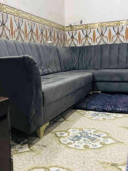 السلام عليكم ديوان ٩مقاعد 6امتار  ونص للبيع نضيف مابي عيب فقط هاي الي  موضحات  بل صوره زروف سعر 100وبي مجال مكاني كركوك حي النداء اتصال على الرقم ***********
