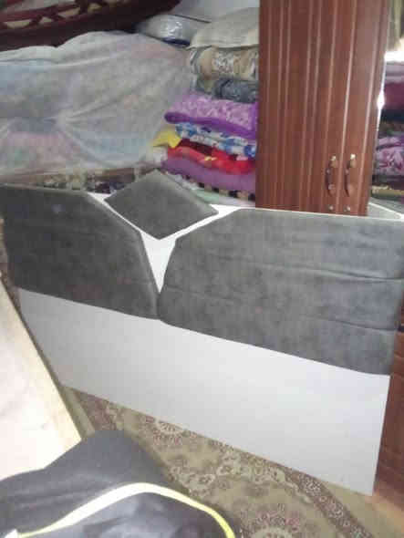 السلام عليكم تاج تركي معه ميز تواليت تركي للبيع الشراي يدخل خاص او يتصل عل رقم ***********
