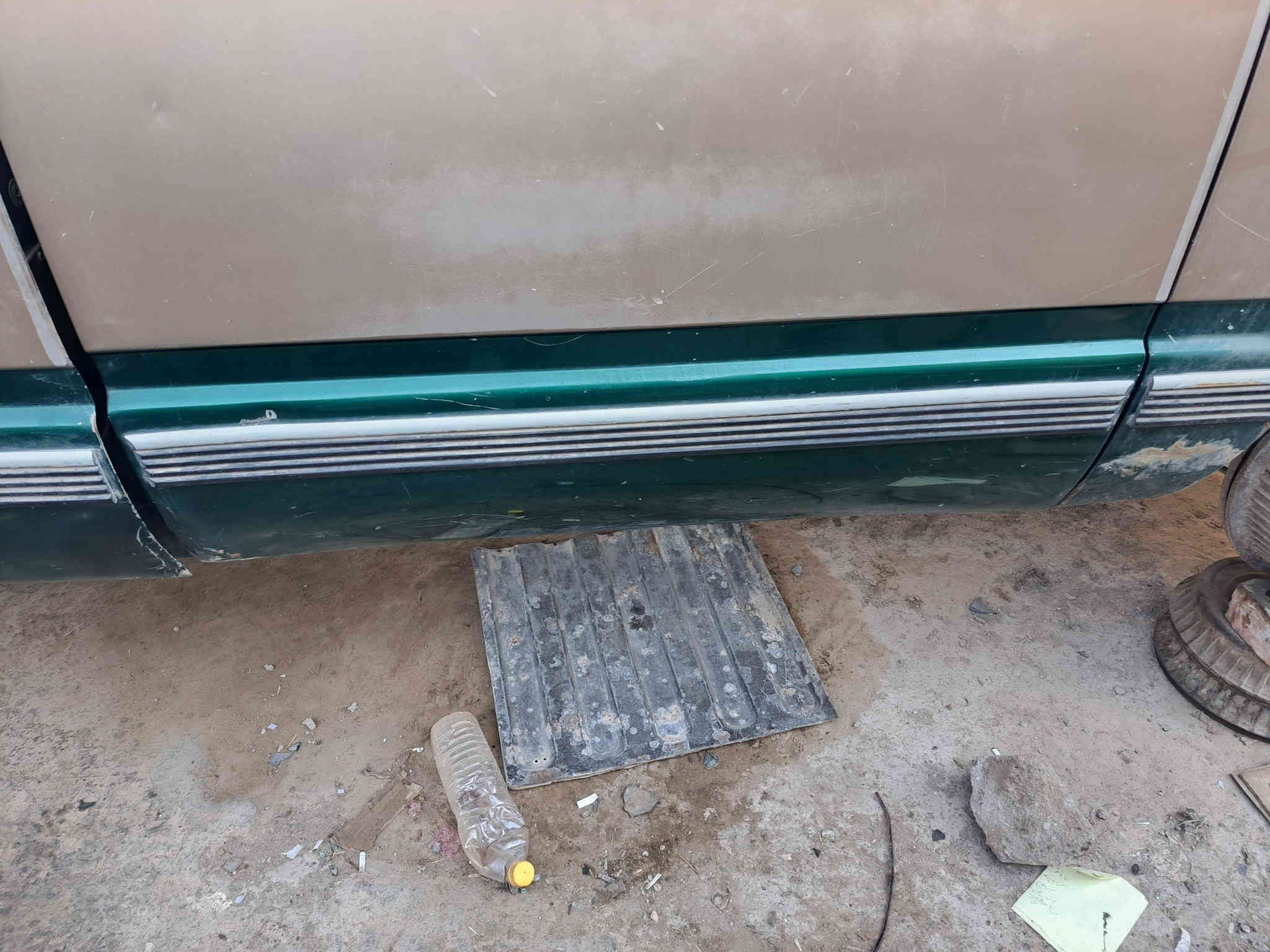 السلام عليكم للبيع أبواب بهبهان ٩٩ تخم كامل البوب كامله ماعدا البطاين العدد ٦ بدون صبغ العنوان ناصريه ***********
