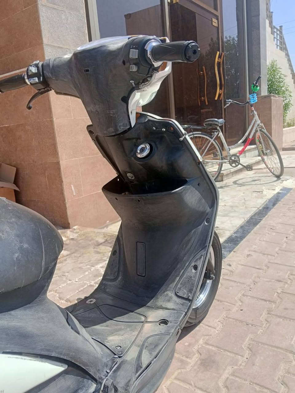 سلام عليكم عدله مكينه مجفته جديد بيه كلجات حلوه دراجه السعر ٤٥٠ وبيه مجال المكان بغداد البياع رقم***********

