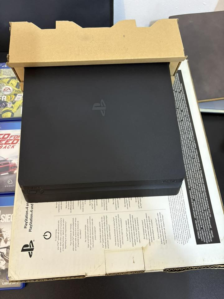 للبيع ps4سلم 500كيكه  مستعمل نظيف  غير داخل صيانه لوك ستيكر مع ملحقات الشركه الاصليه  مع جوستك إضافيه اصليه 
السعر ٣٠٠الف  
عنوان بغداد 
***********
