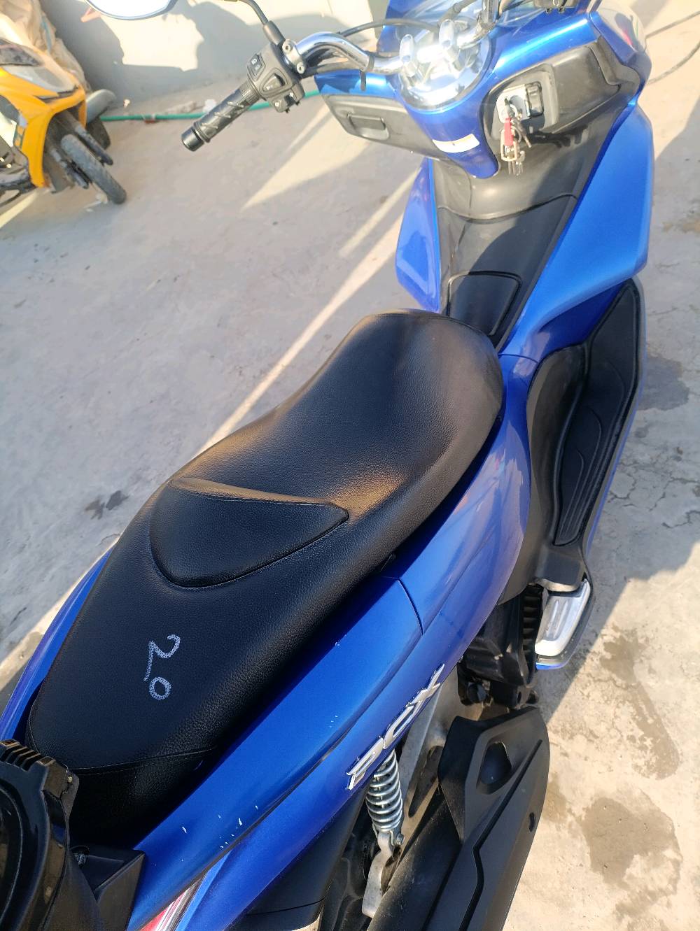 السلام عليكم للبيع دراجه pcxجيل الاول دراجة مال رمبه مديل 16
ماشية 36, الف حقيقي  ماخذها رمبه الدراجه على  ايدي حجم مكينه 150ياباني الاصلي دراجه جديده مال 
جناي دراجه كامله أستان كهربائي حساس ازدحام  مكينه لوك ممفتوح اصلا شلعه معدل خير من اللّٰه دراجه تكول جديده بمعنئ الكلمه واحلا من الصور  دراجة مكينه مكفوله اي نقص مابيه فقط صندوق
ميغلق السعر مليون 1800ومجال قليل حق جية المكان ديالى بعقوبة تحرير
***********..مراسلة واتساب فقط  تقطع سعر شراي تتصل رجاءا بدون إحراج لو مراسلة ..واتساب .لاستفسار فقط ..