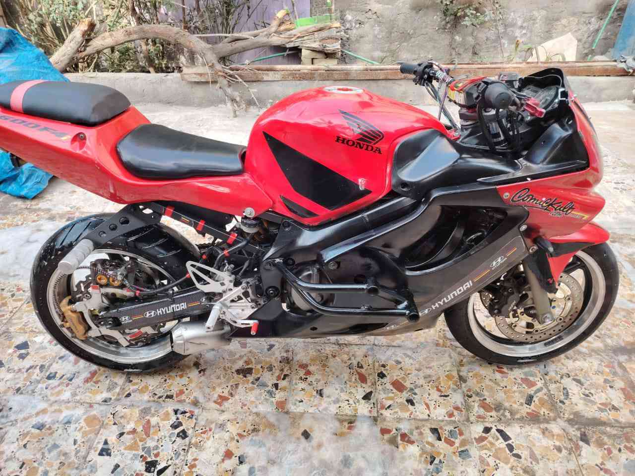 السلام عليكم دراجه هونداي افوراي 600 (للبيع للبيع)
كفاله كفاله( كير + محرك ) كهربائيات مضبوطه
الدراجه مرتبه كلش 
  
الدراجه بدون رقم فقط اوراق )
السعر ٢٤ وبيهة مجال
***********
بكان البصرة قديمه  رقم تليفون بي واستاب البصرة, العراق
