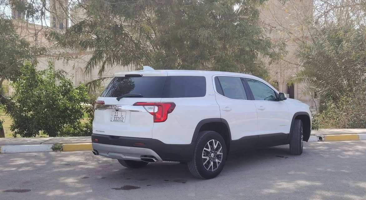 جمسي اكاديا مديل ٢٣ sle
ماشيه ١٢ الف كيلو متر جديده سياره 
محرك الفين تيربو 
بيه سونار  السياره سعر ٢٣٠

***********

