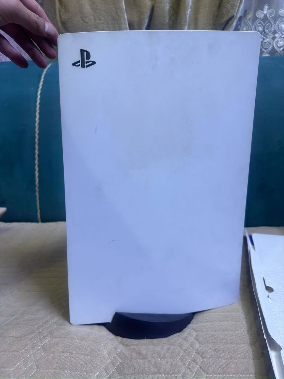 #ملاحظة_مكلف_بالنشر
🎮 عرض مميز لعشاق الألعاب 🎮

للبيع PlayStation 5 نسخة الأقراص (Disc) فات بحالة ممتازة جداً ونظيف.

المحتويات:
✅ جهاز PS5 كامل مع الكارتون
✅ 3 جويستيك أصلية DualSense
ملاحظة الجويستيك ٢ شغالات بدون اي مشكلة وحده منهم بيها مشكلة بالكير
✅ قاعدة شحن لليدات
✅ 7 ألعاب دسك منها:

- GTA V
- Elden Ring
- Astro Bot
- Street Fighter 6
- Dragon’s Dogma 2
- Mortal Kombat 1
- Hogwarts Legacy

💰 السعر: 800,000 دينار فقط

الجهاز شغال 100% وما بي أي مشكلة، جاهز للتجربة.
#ملاحظة_مكلف_بالنشر 
📍 للاستفسار أو الحجز راسلني على الخاص. أو واتساب ***********
