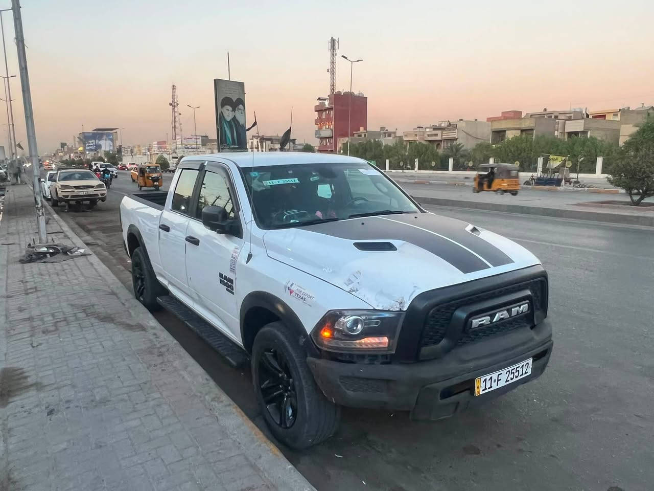 السلام عليكم 
رام كلاسك ريبل موديل 2023 
محرك V6 فور ويل 
رقم بغداد بأسمي 
باب قصير بدي طويل 
حادثه مبين بالصور تبديل جاملغ فقط وتعديل البنيد بارد 
ماشيه 32 الف يعني اخت الجديده 
كامله ما ناقصه اي شي بس الدعاميه نفسه صلحته يرادله تبديل 
بيع او مراوس السعر 195 $ 
للاستفسار ***********
بغداد الطالبيه
