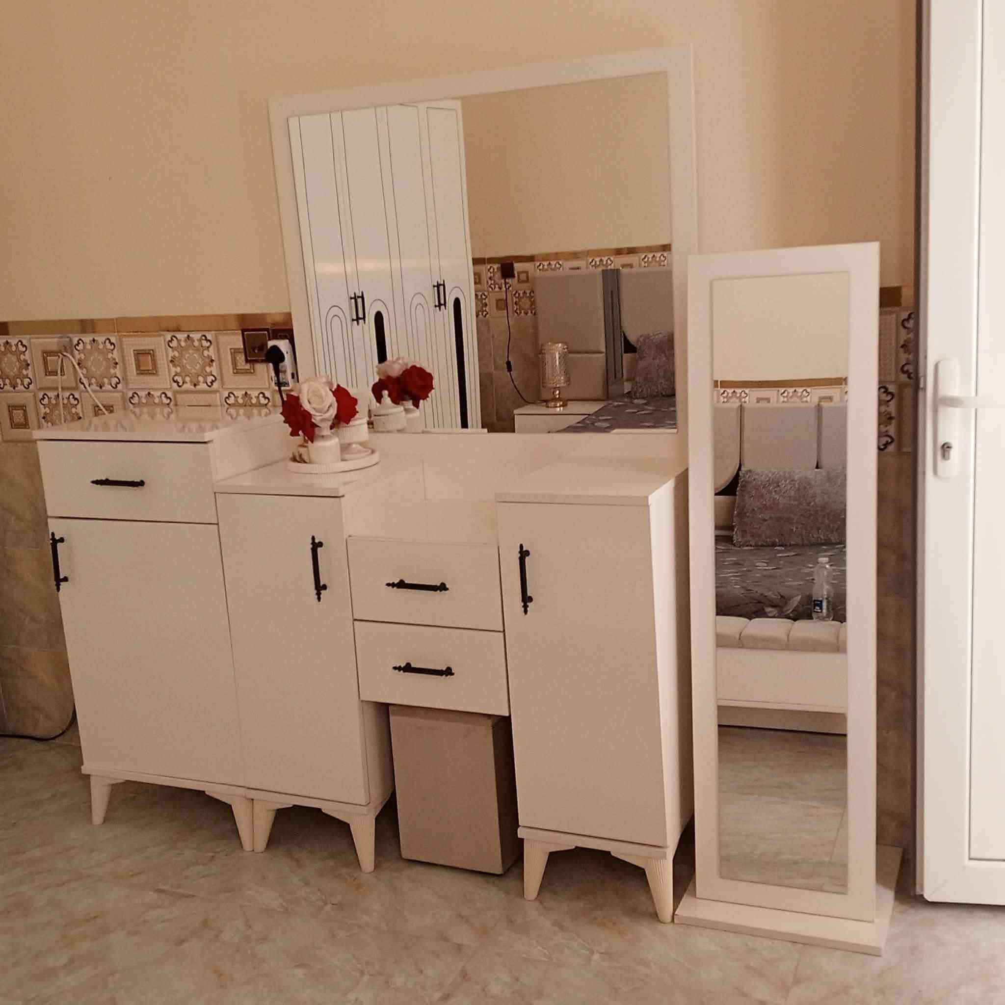 غرفه تركيه للبيع سعره600 بعده جديده العنوان ديالئ كاطون رازي ***********تواصل
