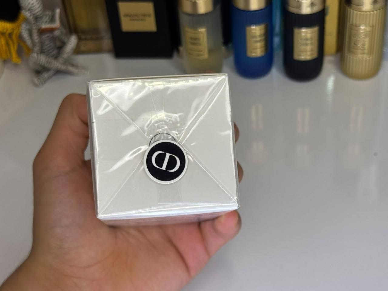 تيستر سوفاج إكسير (Sauvage Elixir Tester)
نفس العطر الأصلي بتركيزه الفاخر وثباته الأسطوري، يأتي بكرتون التيستر الأبيض وبسعر أنسب. توليفة مكثفة من التوابل الدافئة، اللافندر، وعمق خشب الصندل.
(الرائحة والثبات 100% نفس العلبة التجارية). ✨🔥


**إذا كنت صاحب هذا الإعلان وتريد حذفه لأي سبب، رجاءا أرسل رسالة إلى الدعم الفني**
