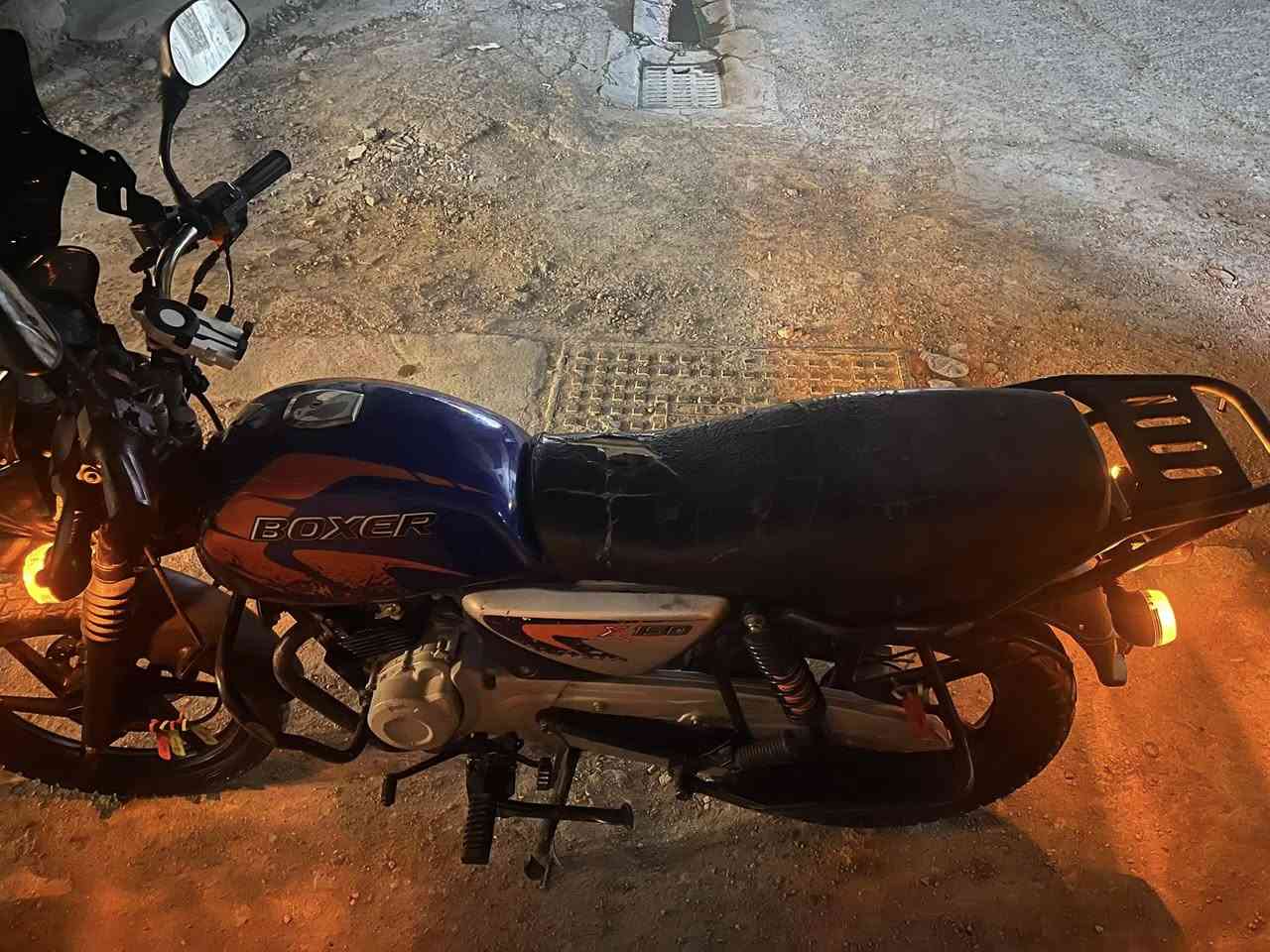 سلام عليكم بوكسر موديل 23 اوراقه كامل دراجه خير من الله تجي تشوف بعينك السعر مليون 350 وبيه مجال حك الجايه نقصها فقط شخاطه العنوان بغداد الجديدة ***********
