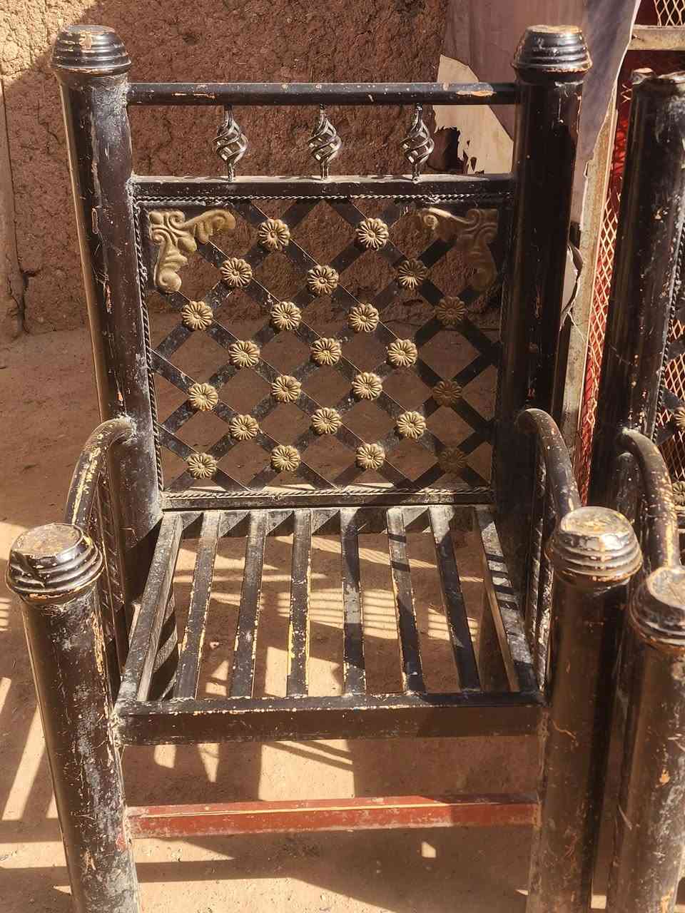 تلاته كراسى وكنبه محتاجات بهيه وفرش المكان الجرافه السعر 300نهاى


**إذا كنت صاحب هذا الإعلان وتريد حذفه لأي سبب، رجاءا أرسل رسالة إلى الدعم الفني**