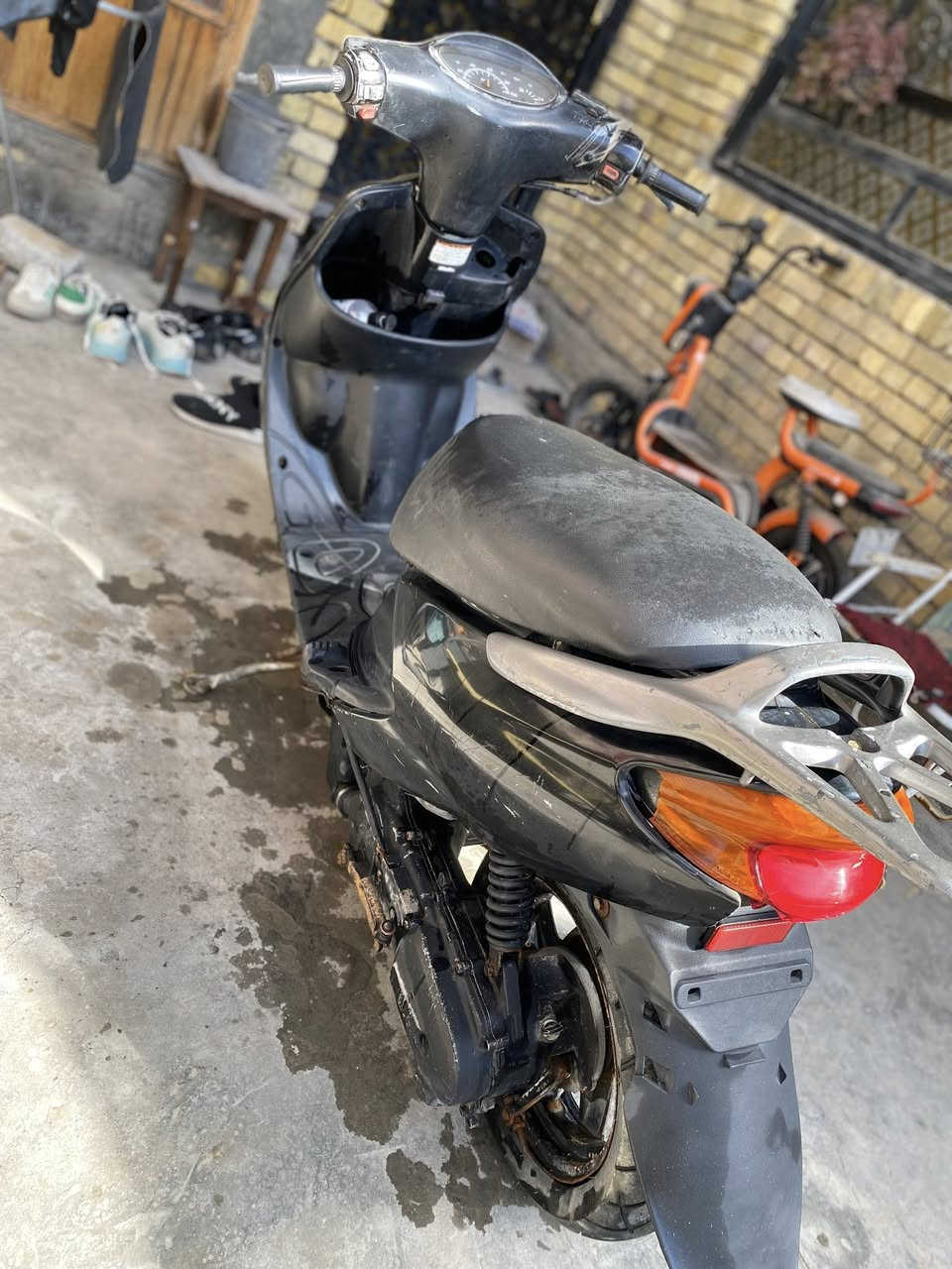 السلام عليكم 
دراجه اكزز نضيفه ومشيها خير من الله محرك نضيف سلف يرادله بس باتري عنواني البصره الزيتون السعر 300 للتواصل ***********
