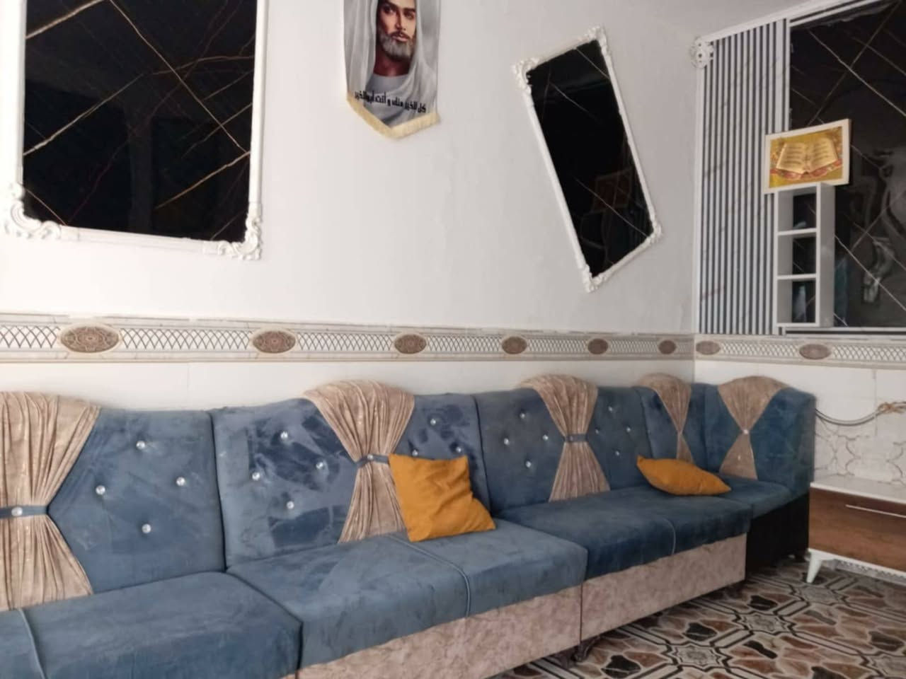 للبيع ١٢ قطعه مع طبله
للتواصل واتساب ***********
