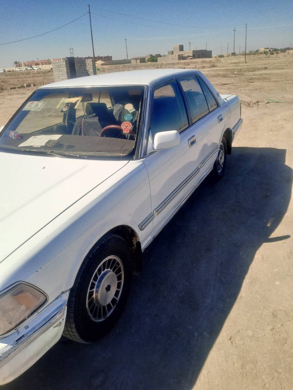 سيدان 89 جاهزه من كلشي محرك 2500 سنويه لل30 ترايك وين تريد ***********
