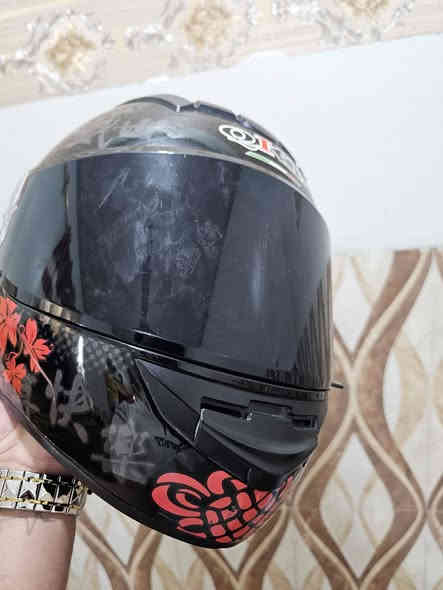 #خوذات عدد2 للبيع
وعندي هورنات بوش بس مامصورهن
قيم وابيع ***********
