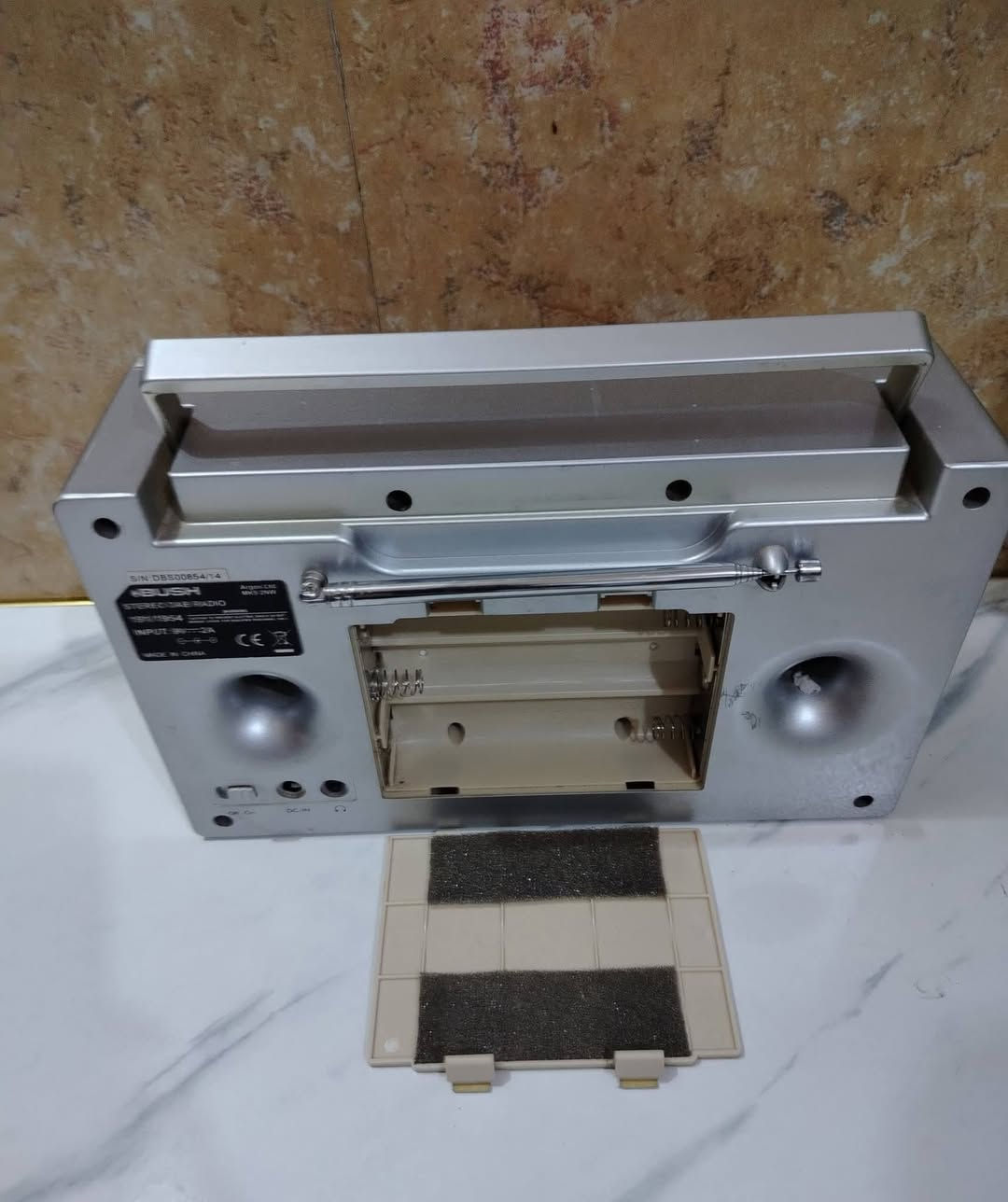 راديو ماركه BUSH الجهاز يعمل باتري وكهرباء واجهه الجهاز مصنوعه من الألمنيوم سماعات اثنان الجهاز باله اصلي جاي من بريطانيا صوت نقي وسحب جدا قوي الجهاز نضيف جدا جدا السعر على الخاص#&&&*+
#ريال #دينار #درهم


**إذا كنت صاحب هذا الإعلان وتريد حذفه لأي سبب، رجاءا أرسل رسالة إلى الدعم الفني**