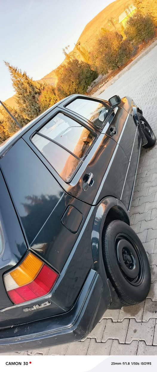 🌹ماشەاللەنموونەلەجوانیولەپاکی🌹
گۆڵف واگن🚗مۆدێل 1992
ڕەقەم کەرکووک ئەڵمانی سەنەوی پلاستیک بەشەرتی ئەوەلیات و حاسیبەو مووس و بڕاوە 
قفڵ مەرکەزی گەرمی ئیش ئەکات 
کارەبایی هەموی مەزپووت ئیشئەکات 
چوار تایەو ویلی لۆکی لەژێرە 
چوار بەرگە دەرگای لۆکی لەسەرە
بێشو دووای کەپسە دەعم و لێدراوی نییە ڕزیوی و خایسی نییە 
پێشو دووای تازە داگیراوە 
تەقە و ڕەقەی هیچ تیا نییە 
شوین سلێمانی 🌹نرخ 19گەلا💰
ژمارەتەلەفون 📠*********** السليمانية, العراق
