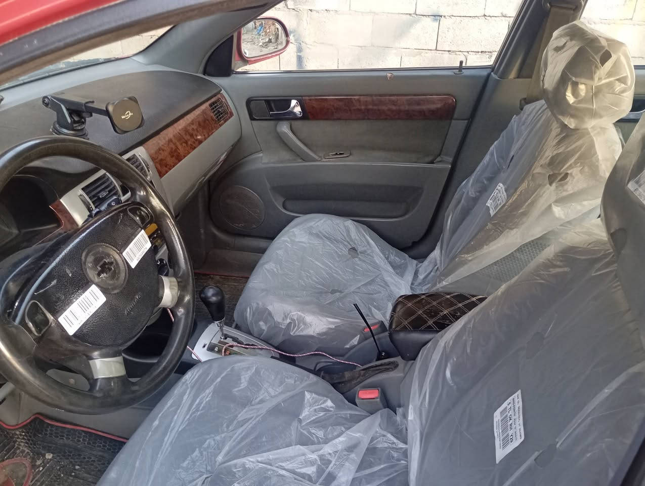 سلام عليكم
اوبترة 2006 كير أو تماتيك بلادية مابيها صبغ مكينه وكير وتبريد مكفولات تخم تاير سيارة بيه جراد قليل صدر امامي وخلفي جديد هزة جديدة سنوية 30 
سعر //64 وبيه مجال 
رقم الهاتف//***********
