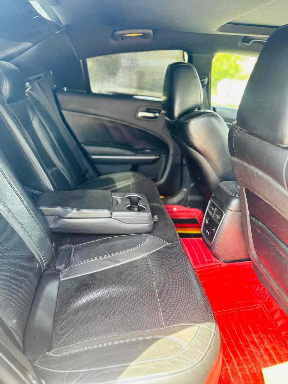 جارجر 2016 فول موصفات لأخير شنو البالك بيه لإدارات فتحه تشغيل عن بعد  فتحه جلد تدفىه وهواي بيه شغلات سياره بيه قطعه وحده صبغ  وبيه بيبان مرخيات ابيع ٣قطع  مكاني نجف لاستفسار *********** سعره ١٧٠ وبيه مجال
