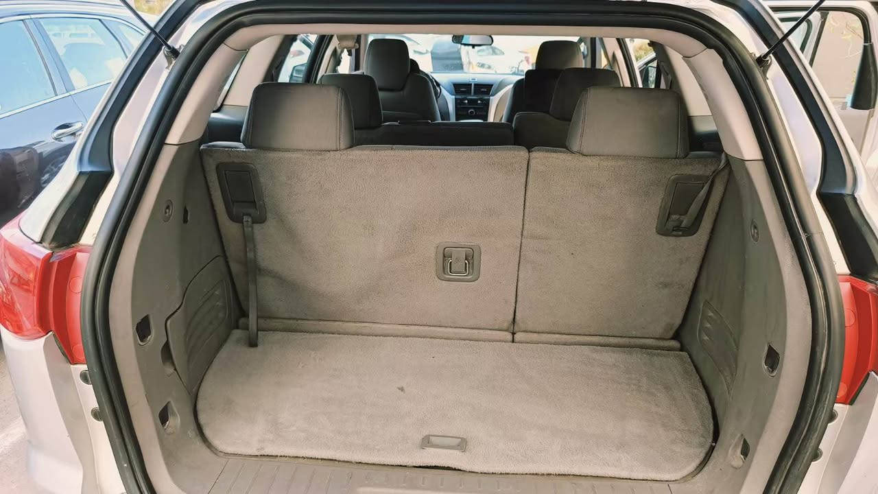 شوفرليت ترافرس -ال اس- بدون فتحةسقف - 7راكب عدا السائق - موديل 2010-
 رقم اربيل بإسمي سنوية الى 2027 هزة جديدة شهر 1 2026.
كلين بدون صبغ .
ماشية 170 الف ميل
محرك 6 سلندر 3600 جديد 
كير جيد جدا
تايرات جيدة جدا.
باتري جديد.
تخم دسكات جديد اصلي
تبريد جيد جدا .
كهربائيات جيد جدا.
دواخل نظيفة جيدة .
سيارة عائلية حلوة ما متعوبة .

السعر النهائي 105 مجال قليل.
مجال قليل . 
للتواصل على الرقم
 ***********  
...واتساب ... تليجرام ...  
 بغداد بسماية بغداد, العراق
