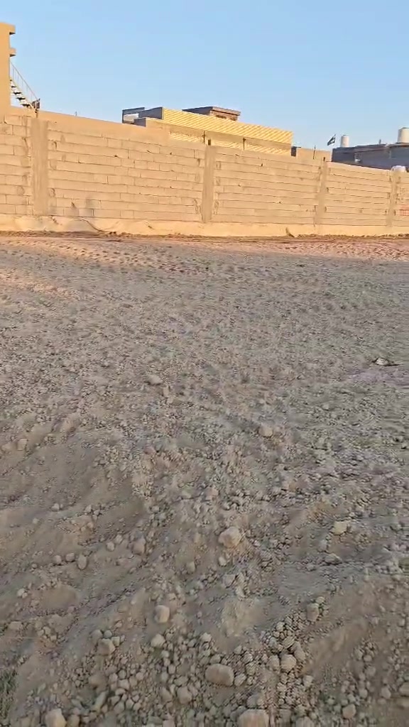 السلام عليكم
قطعه ارض 150 متر للبيع منطقه بغداد حي العهد 
واجهه 6 وربع 
نزال 24 
مي ومجاري وكهرباء وتبليط يبعد عنها 10 مترات 
للاستفسار 
***********

