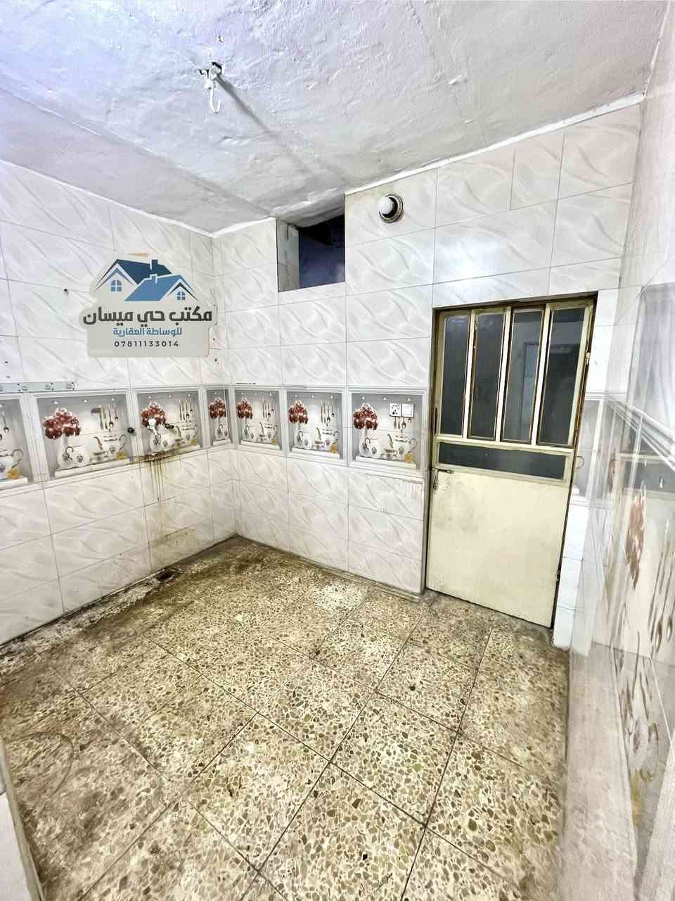 للبيع بيت 100 متر شارع مفتوح على شارع البوريات موقع مميز رابع بيت عن شارع البوريات قطاع 22 حي ميسان يحتوي على غرفة و صالة و مطبخ و استقبال و صحيات داخلية و خارجية السعر 95 وبي مجال للاستفسار اتصل ***********
