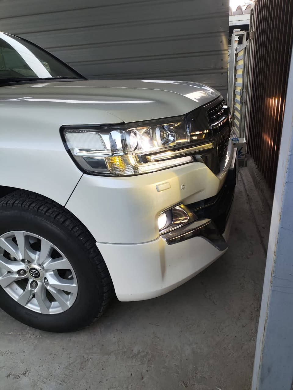 السلام عليكم  موديل 17 ماشيه 136 تفاصيل سونار موجود موجوده بغداد  سعر  380 اتصال ***********
