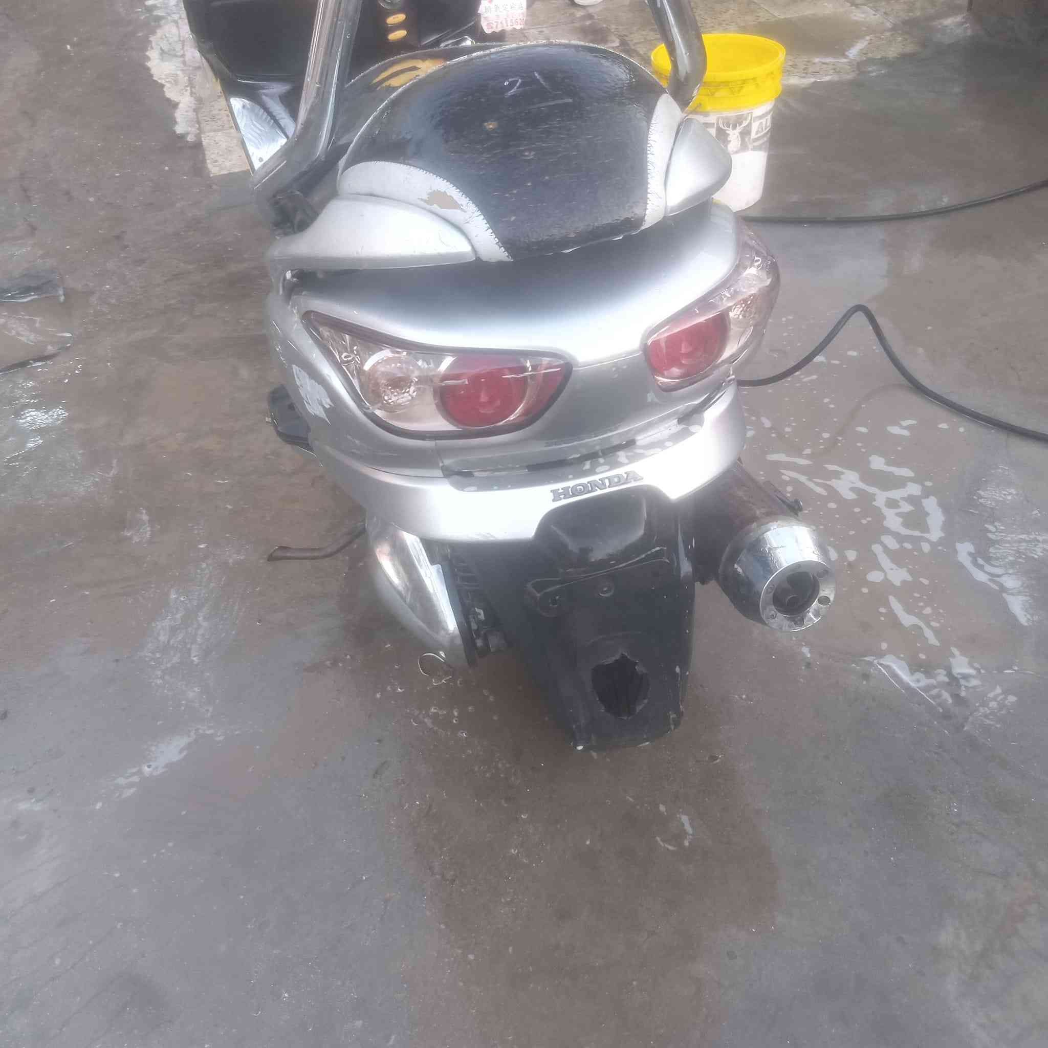 سلام عليكم .....
فورزة صفر 9 كرستال مكفولة حماوة نضوح تبخير الدراجة ناعمة  شلعة ومعدل ماشية 51 الف كاملة تشغيل نكرة 
السعر 800 وبيها مجال للشراي اتساهل وي الشراي بسيطة  المكان بغداد حي الاعلام 
*********** موجود واتساب وموجود خاص ماسنجر لا تتصل علخط وشكراا
