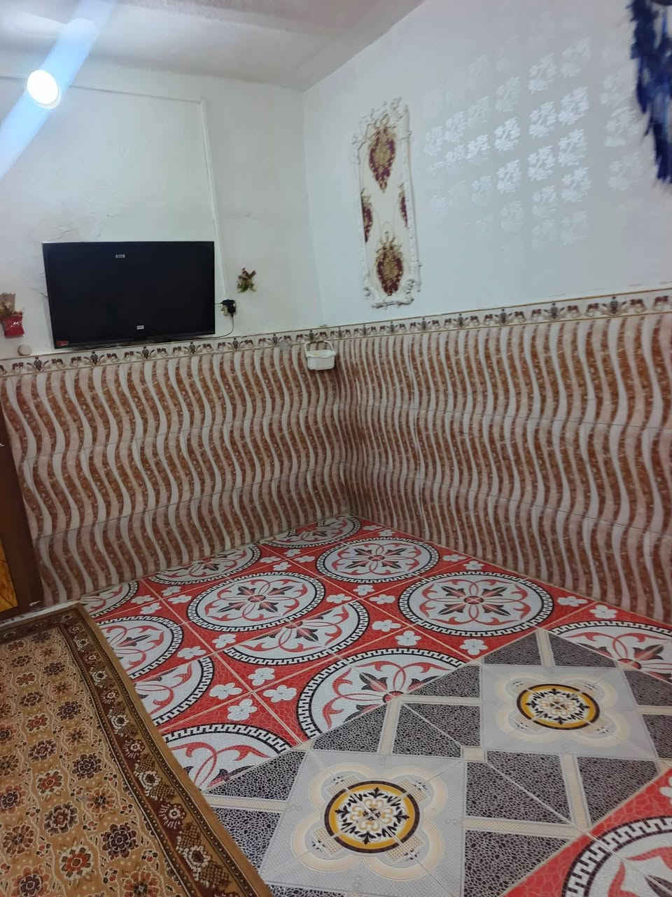 ياالله
سلام عليكم
البيت البيع طابو صرف
مساحه ((136)) متر داخل مسلك
البيت بناء قديم بس نظيف
يحتوي على استقبال وصاله مطبخ وغرفة
وصحيات 
طابق ثاني غرفتين نوم 
حي لحسين قديم قرب سوق جمله 
سعر البيت ((130)) وبي مجال 
استفسار اتصل
((***********)) ((***********)) اخوكم أبو عراق......
