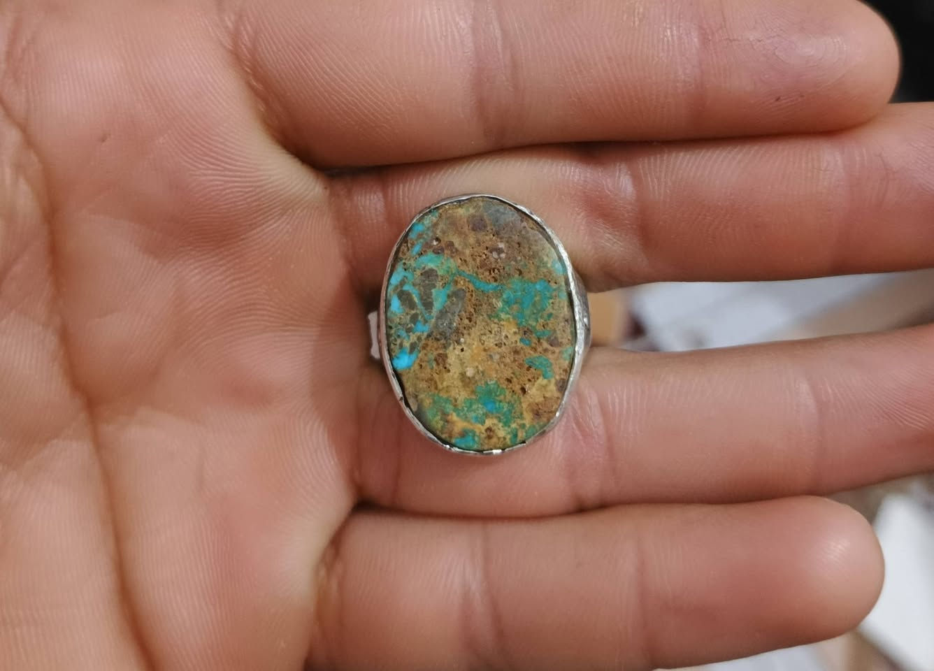 السلام عليكم عدي محبس
فيروز نيشابوري اصل ذمه 

 قديم كلش  قيم واخذه بليرضي رب العالمين وزن القالب وزن الفضه فقط 10 غرام شرط 

 محتاج فلوس واريد ابيعه يشهد الحسين 

 ومستعجل عله بيعته 

 مكام ناصريه حي التضحيه 

 رقمي ***********
